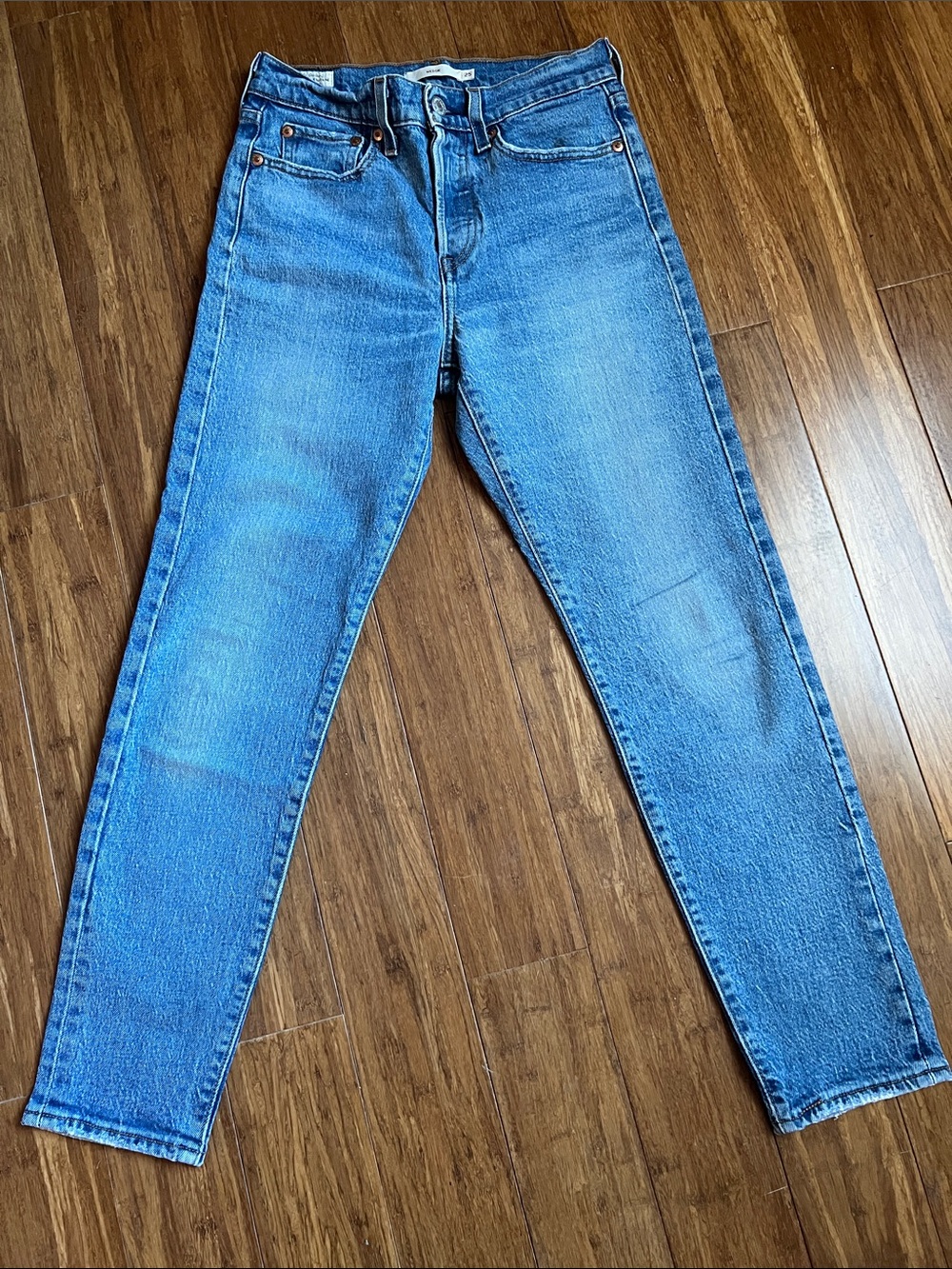 Levi's Women's High-Rise Straight Jeans — Medium Blue Denim